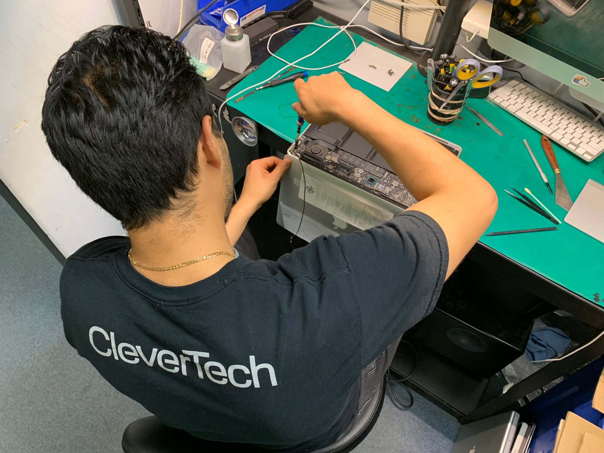 iclevertech's tweet photo. 13” MacBook Air LCD Screen Refurbished 👏 #computer #ipod #ipad #iphone #repair #apple #macbook #macbookpro #macbookair #ifixit #mac #sj #sanjose #datarecovery #iclevertech #mlb #motherboard #logicboard #clevertech #technology #tech #design #workspace #work #techbench https://t.co/RuZcij86Cl