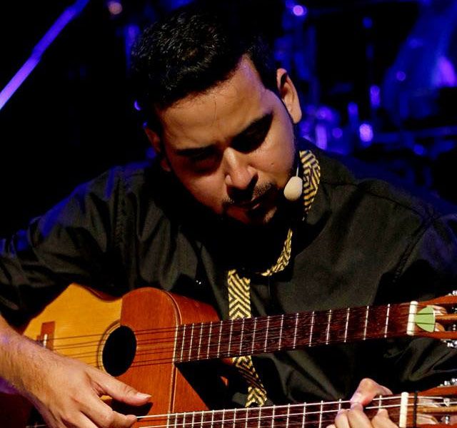El cuatro venezolano presente en los Latin Grammy 2018 con Miguel Siso | Vía <a href="/vzlasinfonica/">Venezuela Sinfónica</a> | bit.ly/2Enc5wM