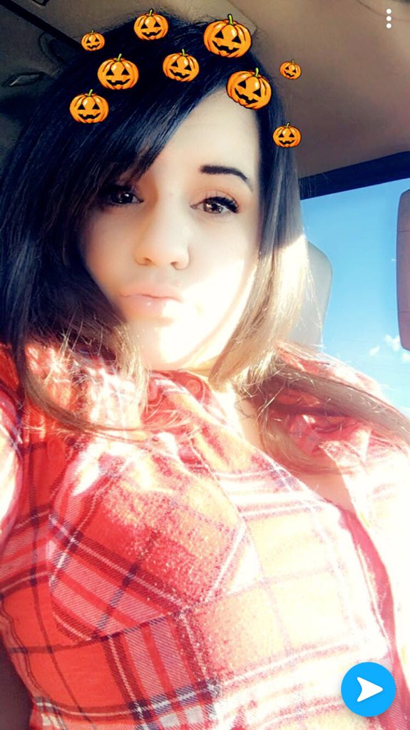 colleenrae12's tweet photo. All hail the pumpkin queen 🤷🏻‍♀️🤷🏻‍♀️🙌🏻  where’s all the pathetic little piggies ? #sendnow #findom #paypig #humanatm #cashslave https://t.co/ssZojiBFQw