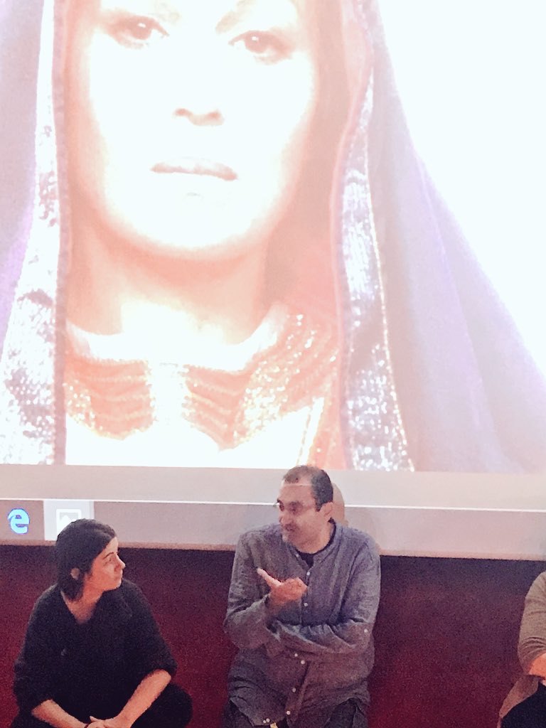 Maravillosa charla de <a href="/DiegoS_lgado/">Diego Salgado</a> sobre vestuario de cine antiguo y qué es el ayer visto desde el hoy en <a href="/madridfff/">MadridFFF</a> en <a href="/SalaEQUIS/">Sala EQUIS</a>