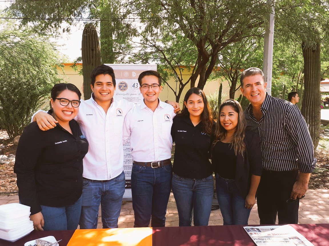 FanoCampoy's tweet photo. Ingenieros del @ITHVENADOS diseñan su propio Mariachi. Lo integran alumnos de las Ingenierías en Mecatrónica, Eléctrica, Industrial, Electrónica, Biomédica, Mecánica y Sistemas Computacionales. Y sí tocan y cantan muy bien las rancheras. #orgulloith #43años https://t.co/iR0aOID4Z1