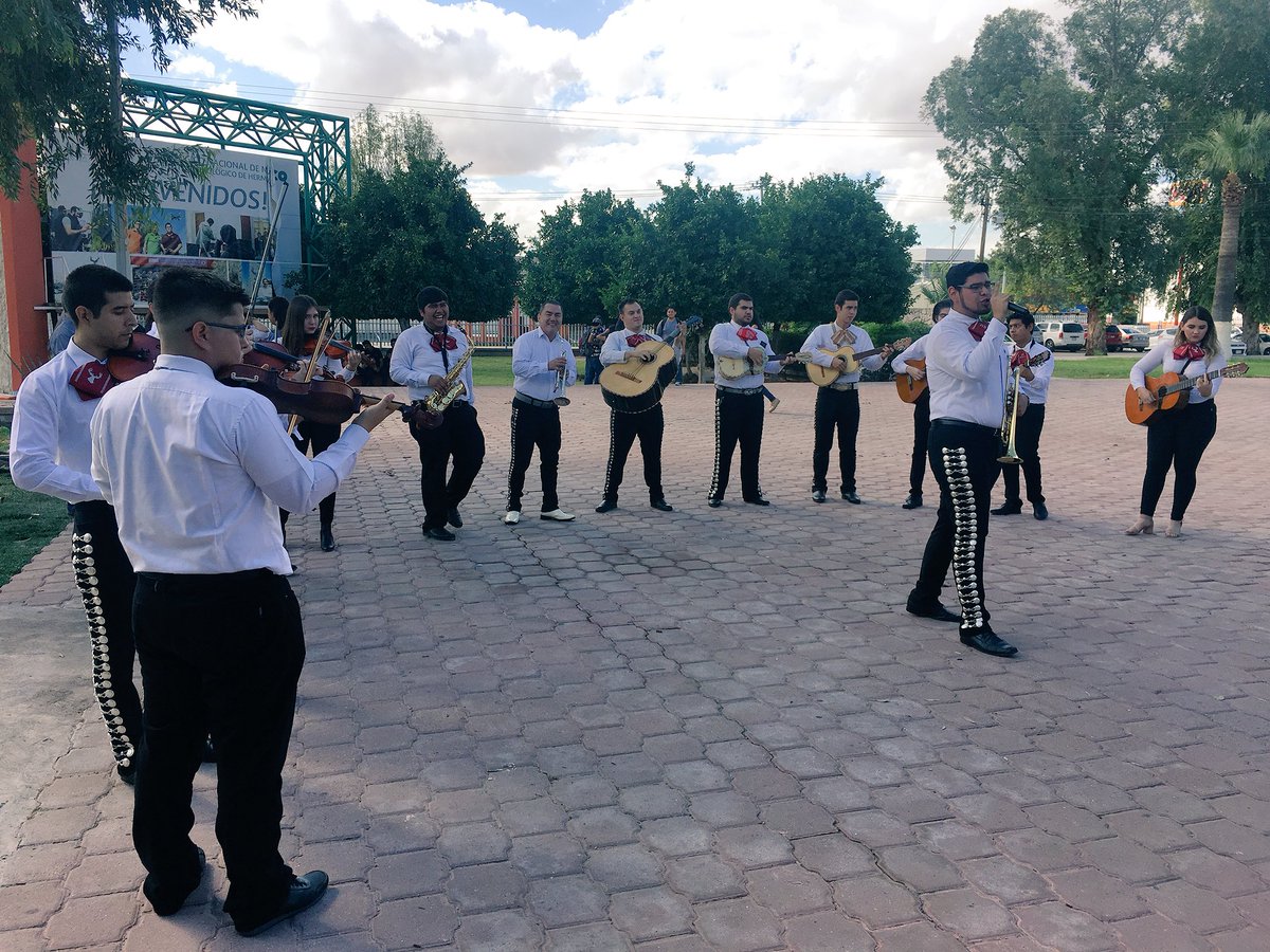 FanoCampoy's tweet photo. Ingenieros del @ITHVENADOS diseñan su propio Mariachi. Lo integran alumnos de las Ingenierías en Mecatrónica, Eléctrica, Industrial, Electrónica, Biomédica, Mecánica y Sistemas Computacionales. Y sí tocan y cantan muy bien las rancheras. #orgulloith #43años https://t.co/iR0aOID4Z1