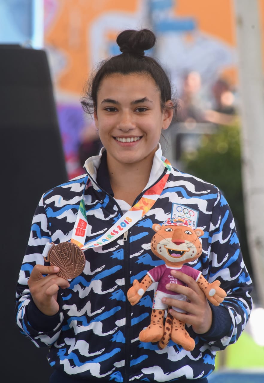 DplC4cuWwAAEyro.jpg:large