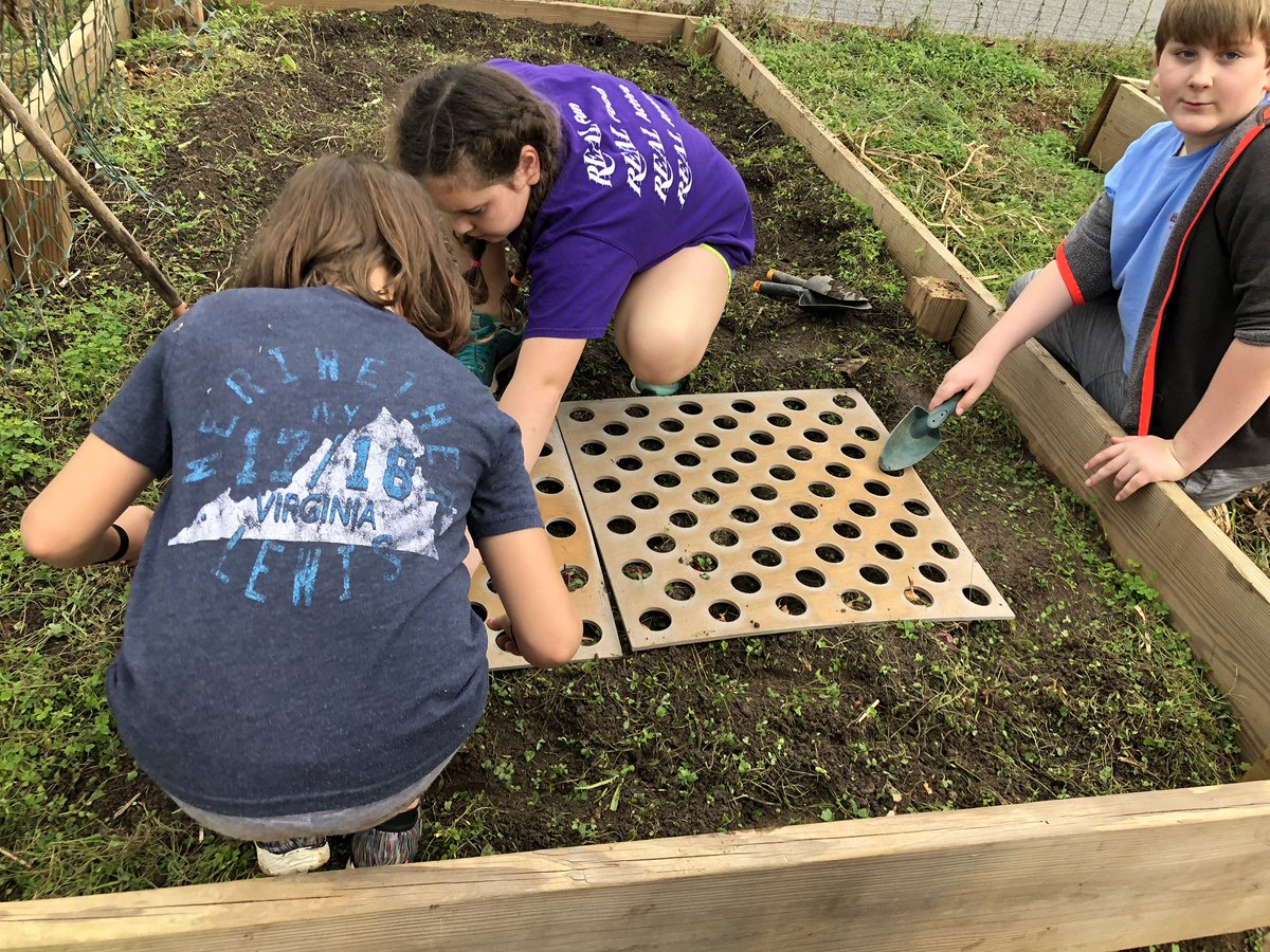 MrsKuhn (@ltia16) on Twitter photo S took model & taught others. Ss using benchmarks to estimate planting space. Others painting 4 season mural. <a href="/MLSPTO/">Meriwether Lewis PTO</a> <a href="/MeriwetherLES/">Meriwether Lewis</a> #fallgardening #lessscreenmoregreen #studentvoice #plananddesign S took model & taught others. Ss using benchmarks to estimate planting space. Others painting 4 season mural. <a href="/MLSPTO/">Meriwether Lewis PTO</a> <a href="/MeriwetherLES/">Meriwether Lewis</a> #fallgardening #lessscreenmoregreen #studentvoice #plananddesign