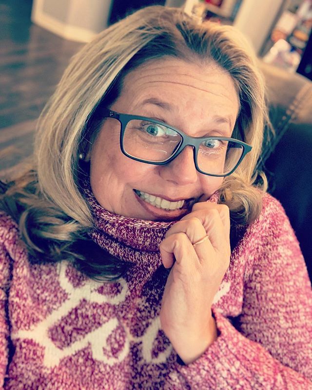 AmyScholz's tweet photo. I broke out the sweater today! #itsfallyall #thinblooded https://t.co/WRwYtgaZSy https://t.co/r2SGVY4tUj