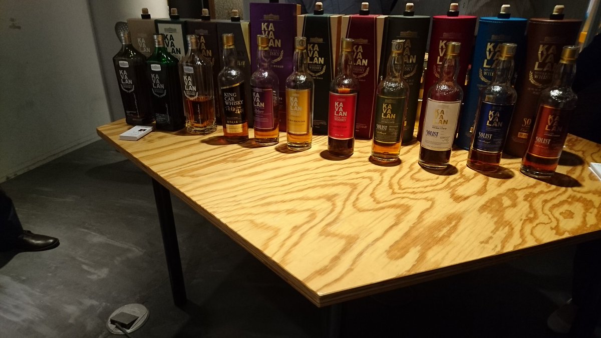 myumyustaffy's tweet photo. 最高のイベント
KAVALAN、大変美味しゅうございました
ハーフとはいえ10杯以上！
こんなに飲み比べ出来る機会は滅多に無いのですが、最後は幸せすぎてフワフワしてました
#KAVALAN 買ってみようかな～
#HIDEOUTCLUB
#ウイスキー https://t.co/Dzt21mFOTm