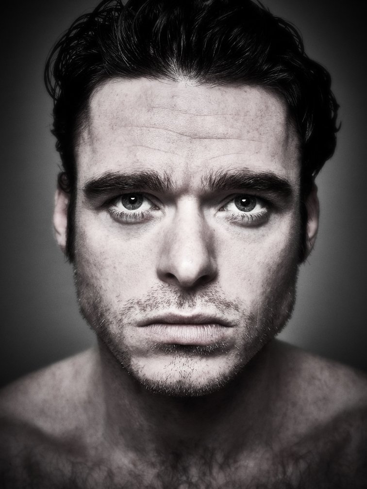 DrGotts's tweet photo. Day 2 of my fab photo session with the beautiful soul #RichardMadden. The first time in 28 years a shoot has gone over 2 days. This was the very last shot of today’s shoot, and I’m thrilled with the results and being able to hangout with this great guy! #GameOfThrones #Bodyguard https://t.co/BqEalWo7Ay