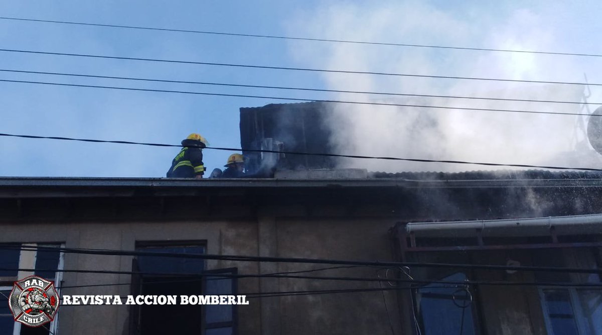 RABCHILE's tweet photo. 🚨Bomberos Valparaíso🚨
Ahora #RAB6 y #RAB18 se encuentra en X-1 de Clave 1-1 (Incendio Estructural Declarado) en Blanco Viel con Obrien.
Unidades: @CBV1851
CJ-2 CR-1 PC-1 T-1 U-11 U-21 U-61 U-71 U-81 U-91 U-151
Info Vía @CentralCBV: (https://t.co/lEmoE8R8aJ) https://t.co/p0PkwJW7wG