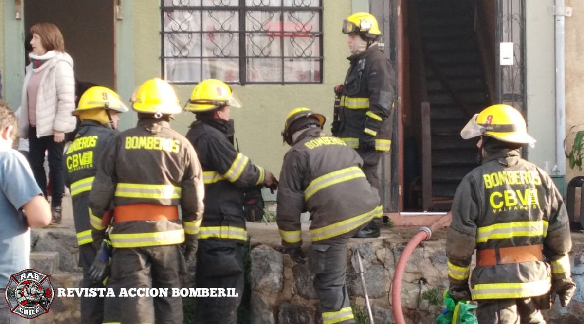 RABCHILE's tweet photo. 🚨Bomberos Valparaíso🚨
Ahora #RAB6 y #RAB18 se encuentra en X-1 de Clave 1-1 (Incendio Estructural Declarado) en Blanco Viel con Obrien.
Unidades: @CBV1851
CJ-2 CR-1 PC-1 T-1 U-11 U-21 U-61 U-71 U-81 U-91 U-151
Info Vía @CentralCBV: (https://t.co/lEmoE8R8aJ) https://t.co/p0PkwJW7wG