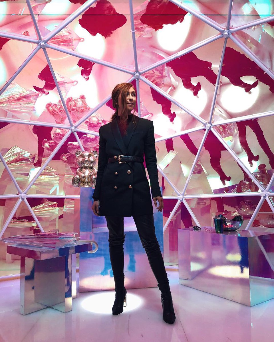 erikafox_'s tweet image. Spent the morning at the Instagram offices with @NETAPORTER where there were obviously lots of photo opp’s 😅 #TheNetset @TarMarz @evachen212