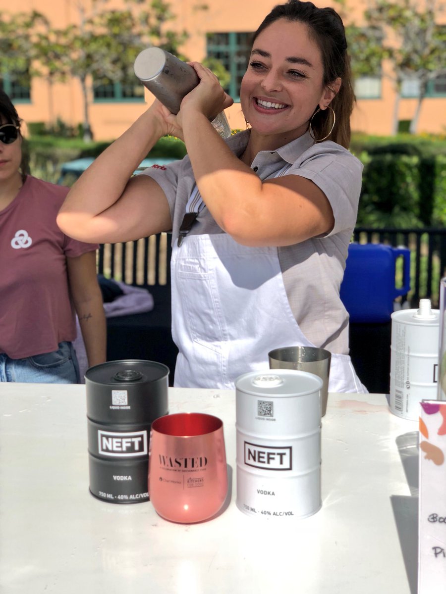 Chef_Works's tweet photo. Betcha got kombucha at #WASTEDSD ๐. @Boochcraftโs @KaelaBluff shook up the competition with @NEFTVodka ๐ธ: @jadediningoutsd
#ChefWorks #KitchensForGood https://t.co/Mhg5p6FBua