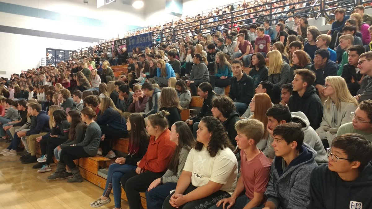 PrincipalLCHS's tweet photo. Thank you Chris Schueler and SafeTeen New Mexico for educating La Cueva students about the dangers of Distracted Driving in all its forms! Shout out to staff and students who worked extra hard to deliver this life-saving information. #WALC #SafeTeen @APSLZ4 https://t.co/LMfsQ4wtbC