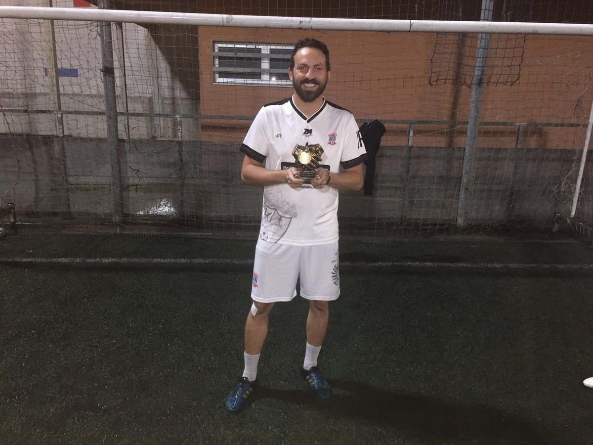 AtEurocity's tweet photo. Campeones de la copa 2017/18 
Máximo goleador: Samuel 👟⚽️
Zamora : Carlos 🧤⚽️
Y trofeo a la deportividad 🤝 https://t.co/g6uAbIwkVj