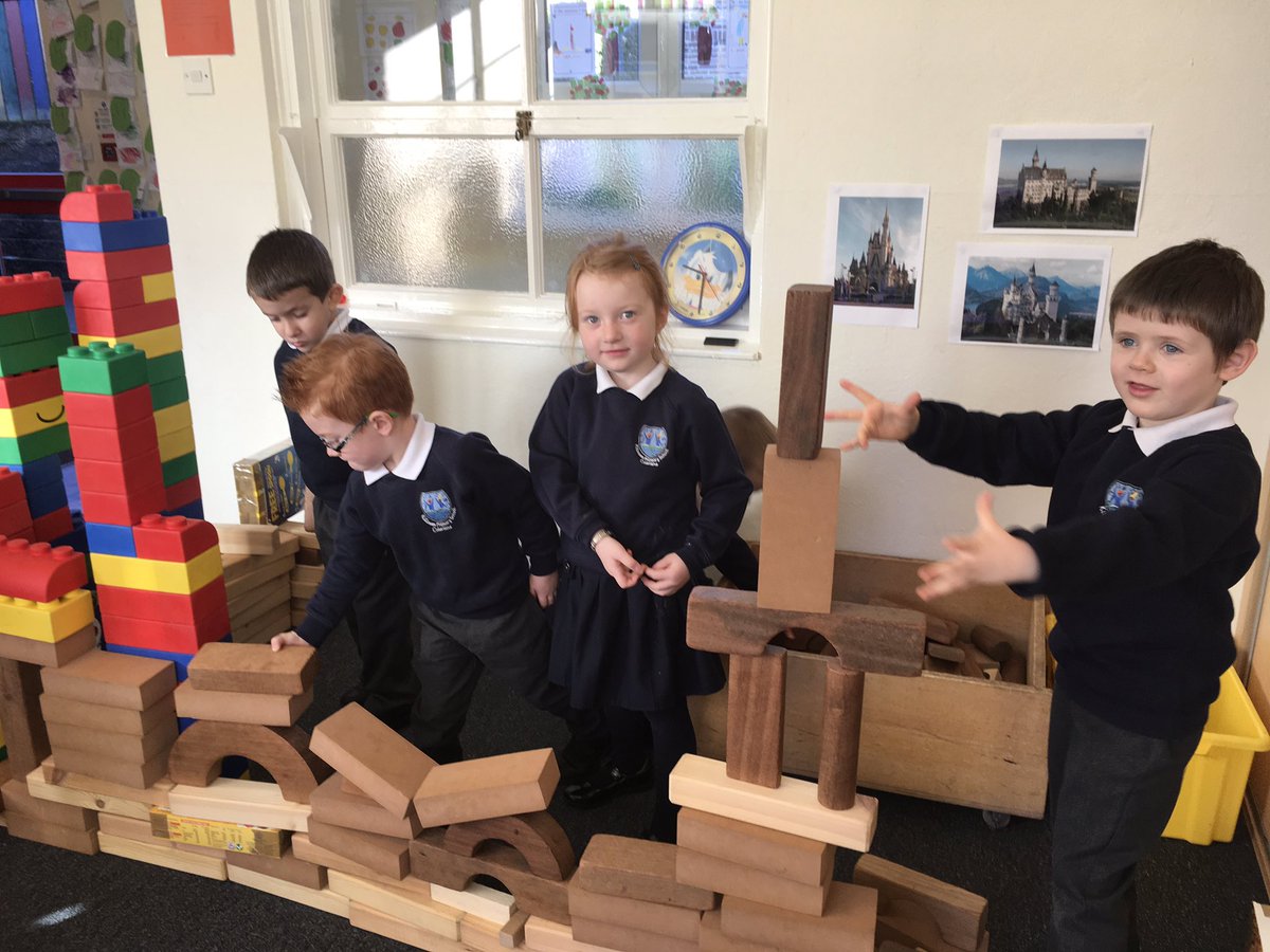 KillowenPS's tweet photo. What do you think of these castles? #BuildMeAHouse #Skills #ExplainingLearning π π°π https://t.co/iRPPElaMAq