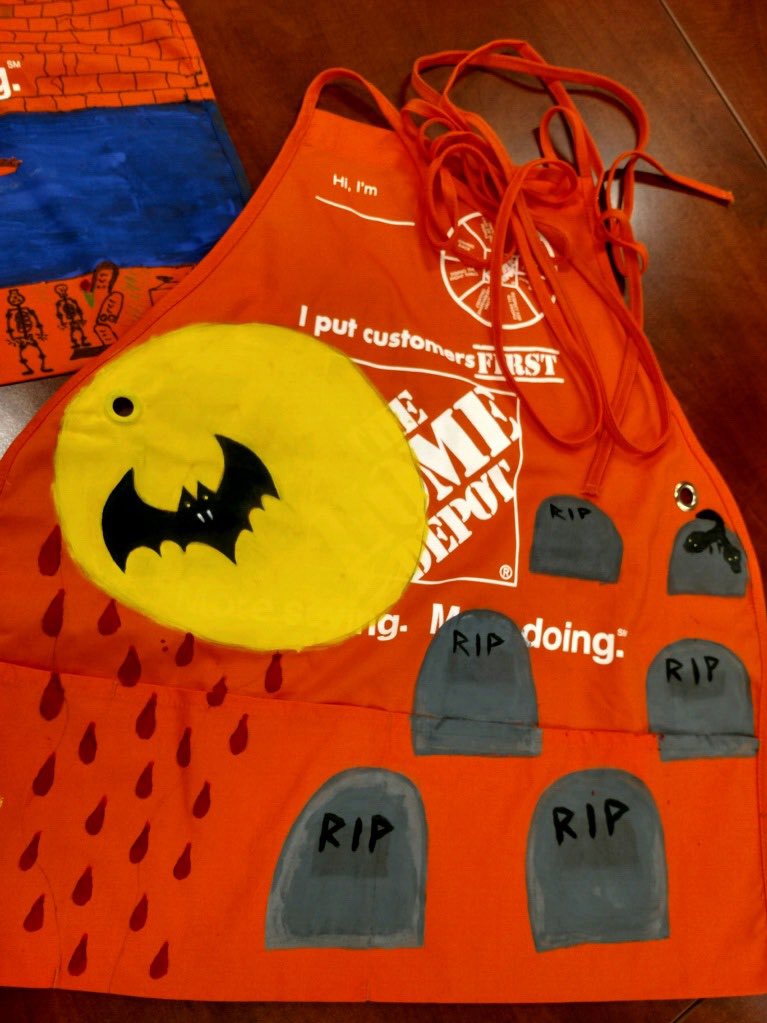 TaylorK_HD's tweet photo. CAM apron decorating contest! https://t.co/runpX6KsuY