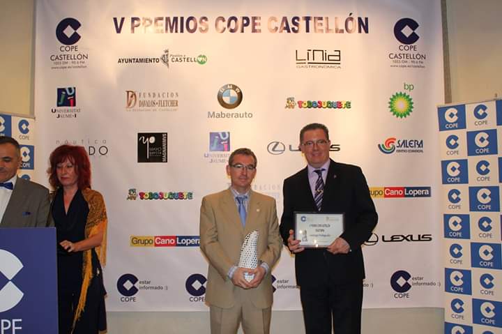 copecastellon's tweet photo. Enhorabuena @SPosteguillo #PremioPlaneta2018 !!!
Muchas felicidades. No olvidamos tu generosidad al aceptar el #premiocopecs a la #cultura 2015.
#OrgulldeCS https://t.co/jZUU6ZAoqf