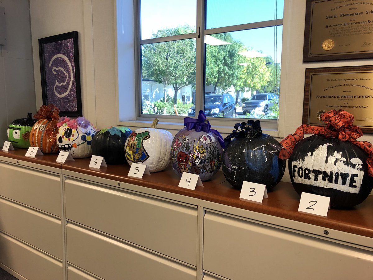 rachtrow's tweet photo. Pumpkins are here and ready for the @SCCAOR Pumpkin Auction! @KSmithSchool #Auction2018 https://t.co/akQEsTpjOc