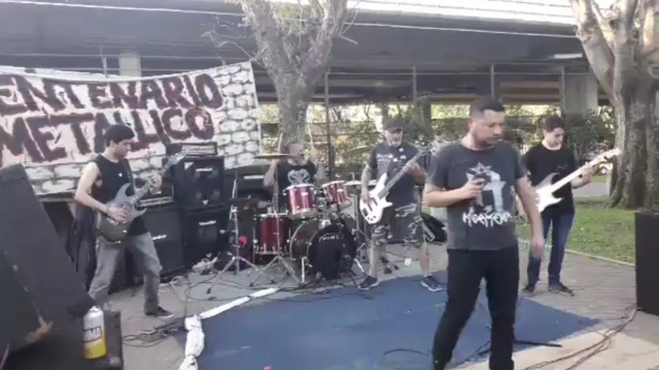 FaucesMetal's tweet photo. Muy linda tarde la de ayer en el Parque Chacabuco. Muchas gracias a todos los que se acercaron a acompañarnos. Nos vemos el sábado 3/11 en Flores! https://t.co/am0mr5XnoG