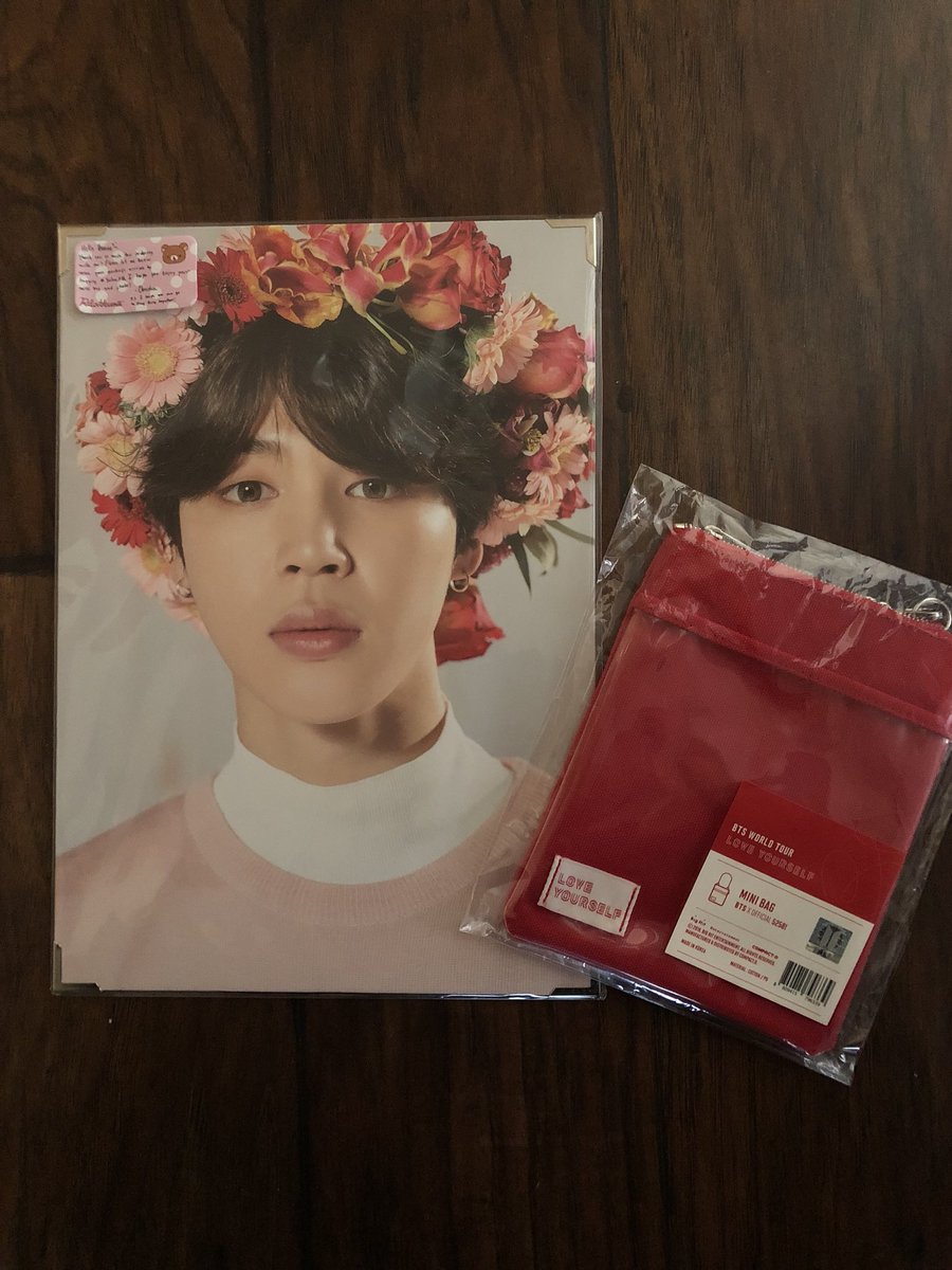 DamanGill07's tweet photo. This beauty came in the mail today. Jimin, you’re so damn precious! ✨ Also, I’m ready to rock flaunt my mini bag everywhere ✨ Chris, you did me a solid girl! You deserve all my thanks! 💜 @soIarity #SolarFB https://t.co/lyQzUcDKa4