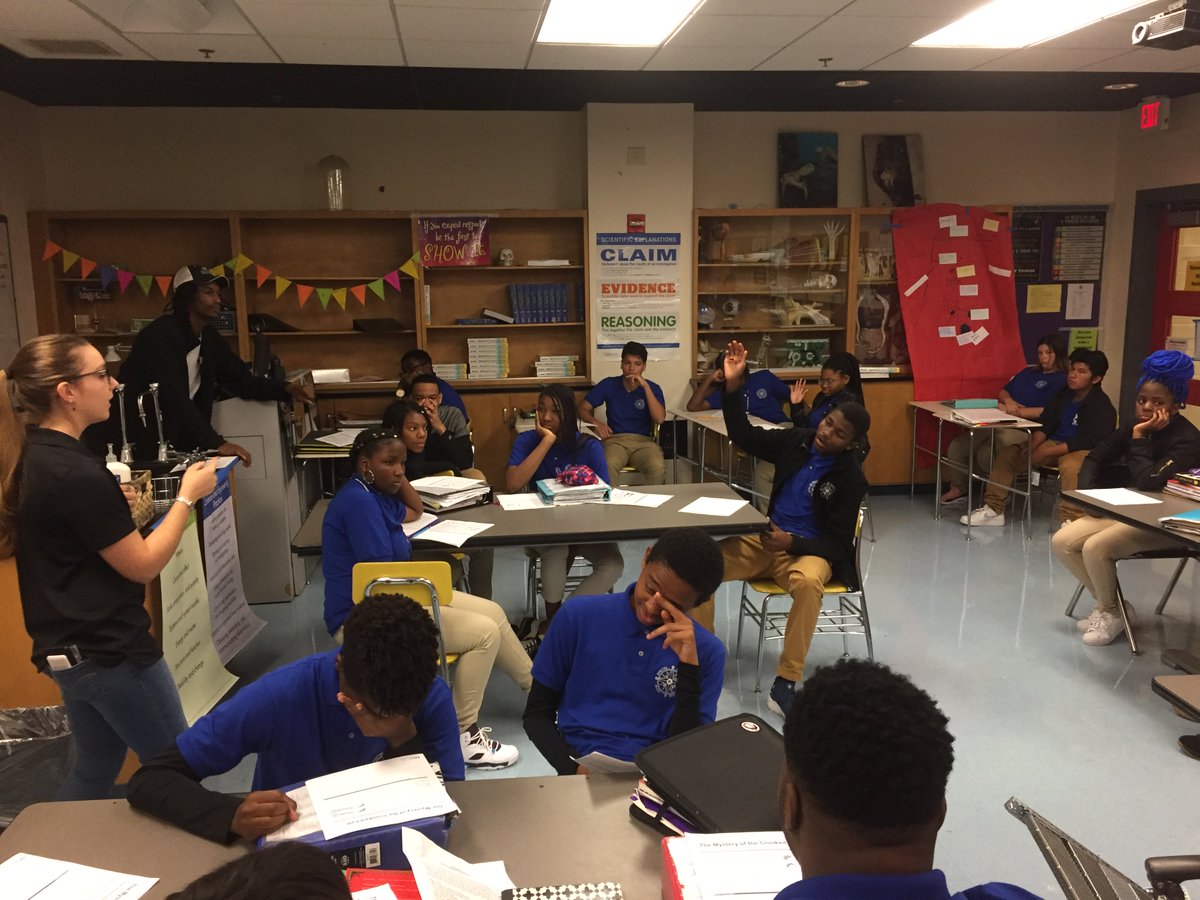 MdBioJoe's tweet photo. Bringing mobile lab content inside the classroom this week at Digital Harbor! #STEMinvasion #mysteryofthecrookedcell #itwaslit https://t.co/F1EPlUTlEY