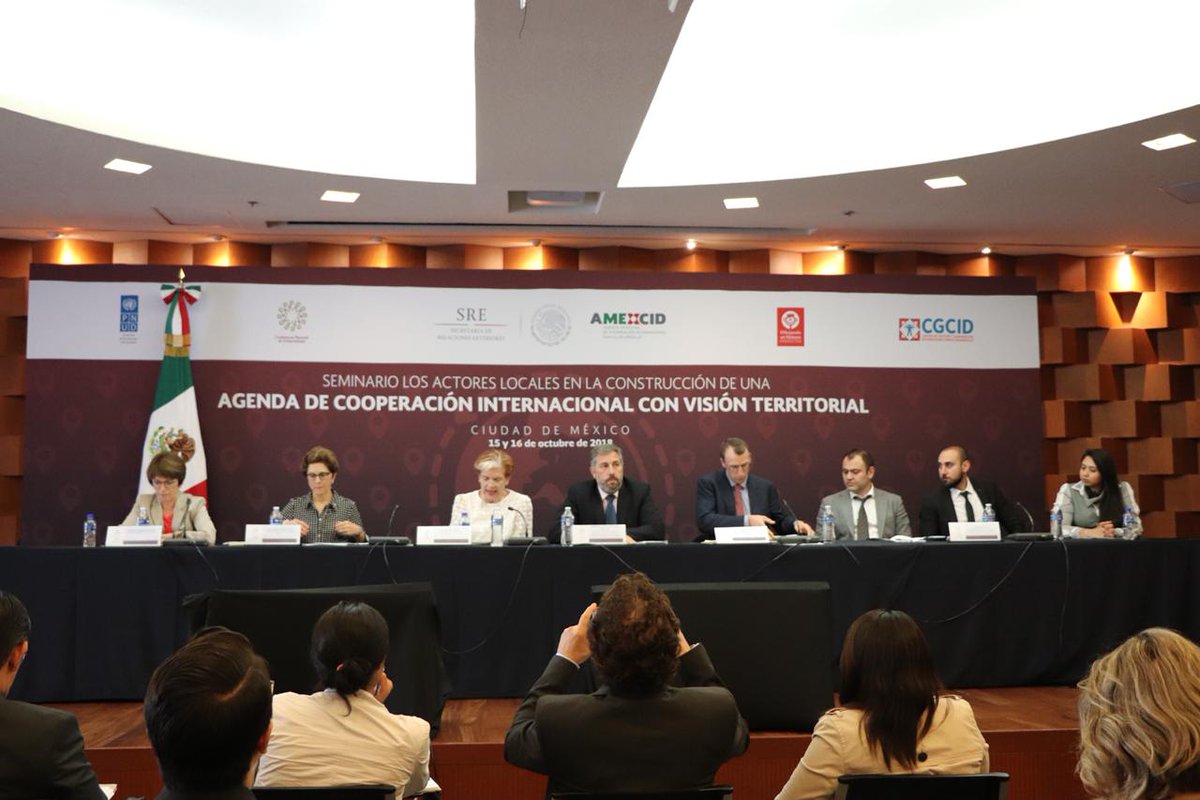 AMEXCID's tweet photo. #AMEXCIDComparte 
Agencias coordinadoras de cooperación de @giz_gmbh, @AECID_es , @USAIDMX, @TIKA_Mexico  y @UKinMexico , comparten sus estrategias y mejores practicas para formar alianzas para la #CID 🇩🇪🇪🇸🇺🇸🇹🇷🇬🇧🇲🇽 https://t.co/neE3ey8GHx