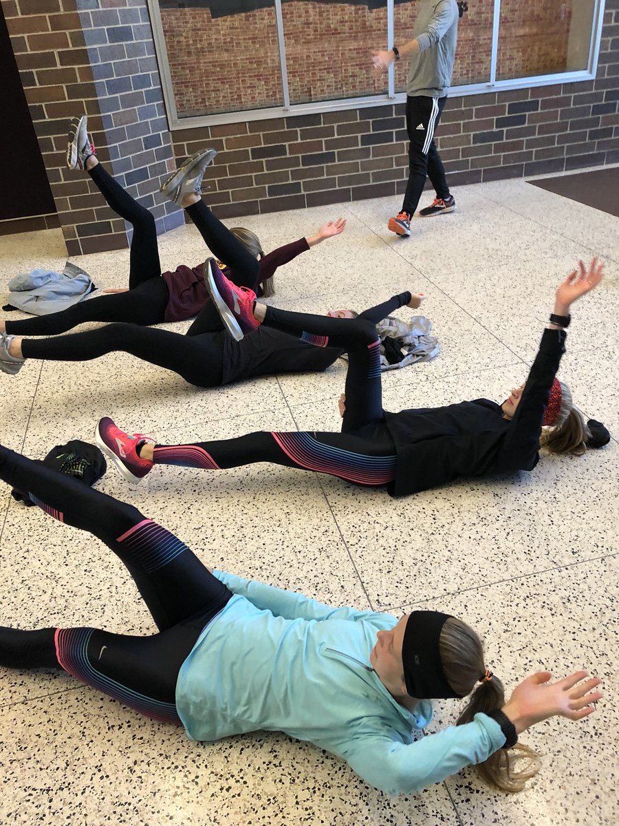 FarmingtonHS_XC's tweet photo. Ending Monster Monday with leg/core work! #Burpees #Blurpees #SoreCore #XCFam #MonsterMonday https://t.co/rXyZQBAKIZ
