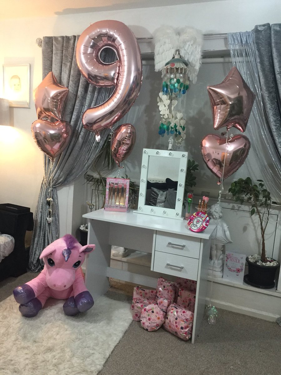 LinzieP17's tweet photo. 2 π« required but you only got you...... π€·πΌββοΈππ» Canβt wait to wish my baby girl a happy birthday tomorrow π§π»πππ¦ #flatpackqueen #tooold #babygirl #birthdaygirl https://t.co/WoeLbenBzA