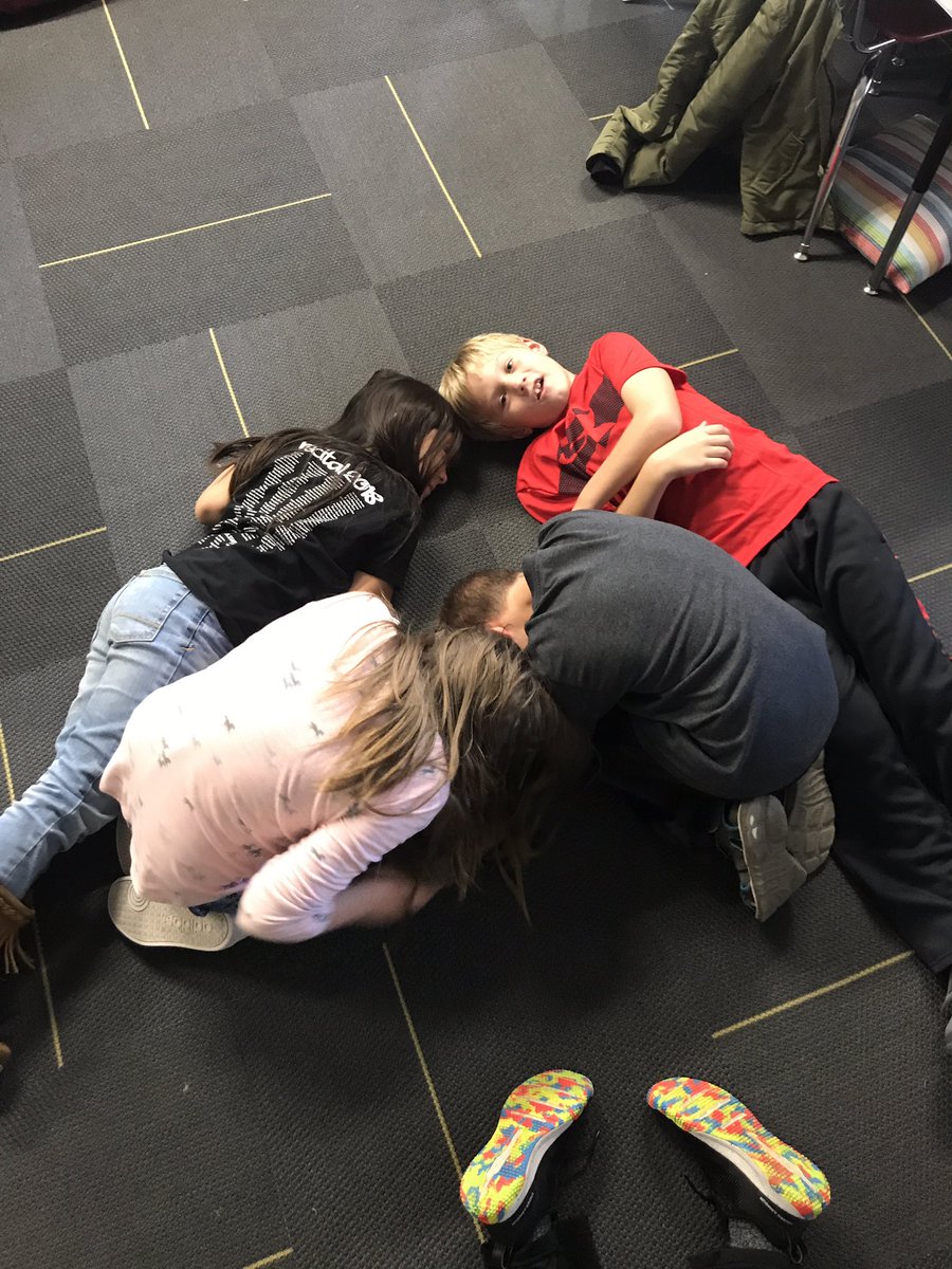 AmieGraybill's tweet photo. We played a little game of formations in 2nd grade today. #classbuilder #kaganbuildscommunity https://t.co/L5Grjaycbd