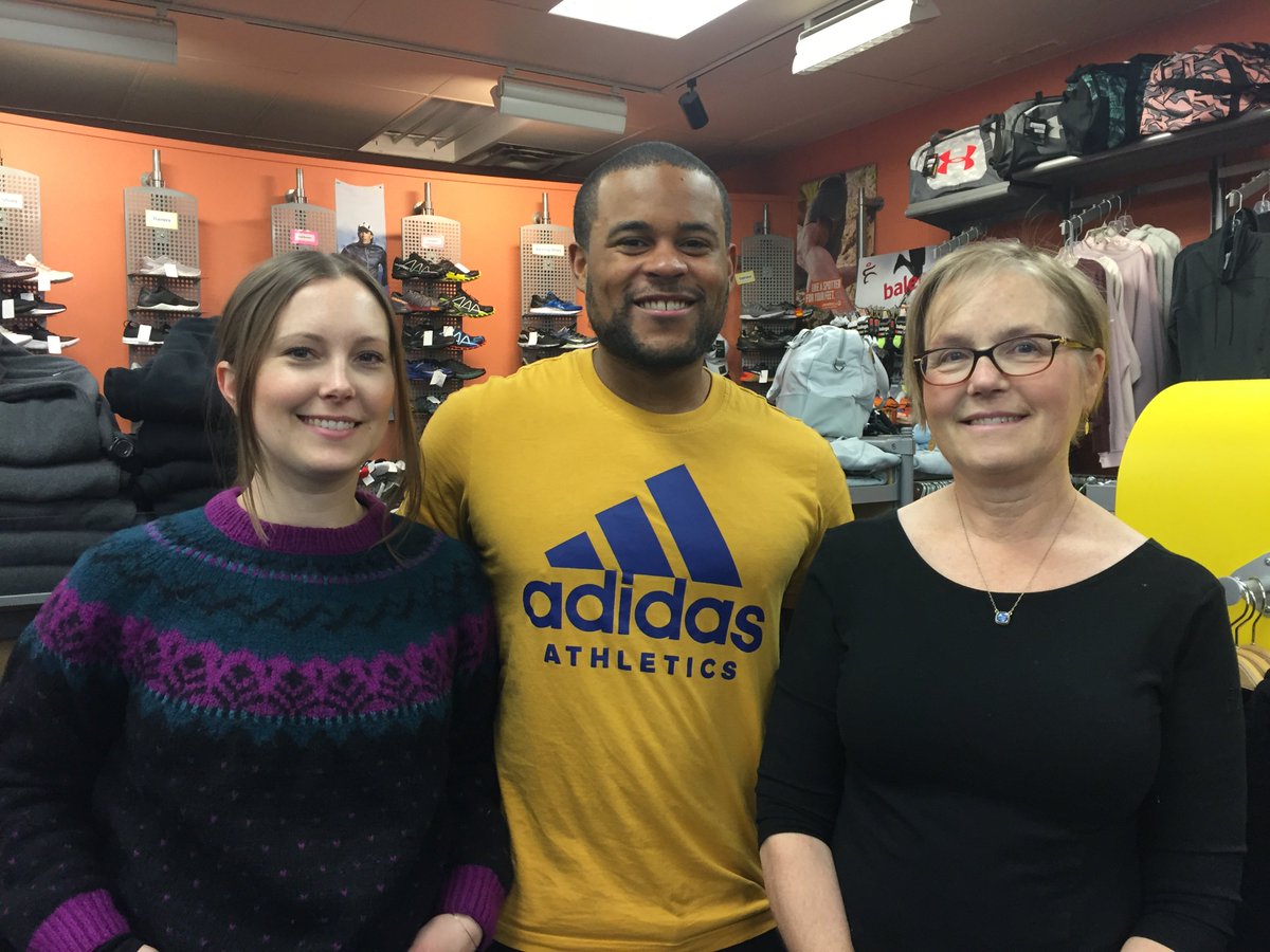 Merci Overlander Sports pour votre contribution à notre projet de financement des nouveaux espaces communautaires! Thank you Aislinn, Jordan and Sandra from Overlander Sports!