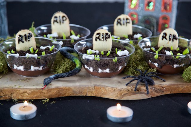 These graveyard dessert cups are sure to bring any dead party back to life. 
to.ehow.com/GraveCups
