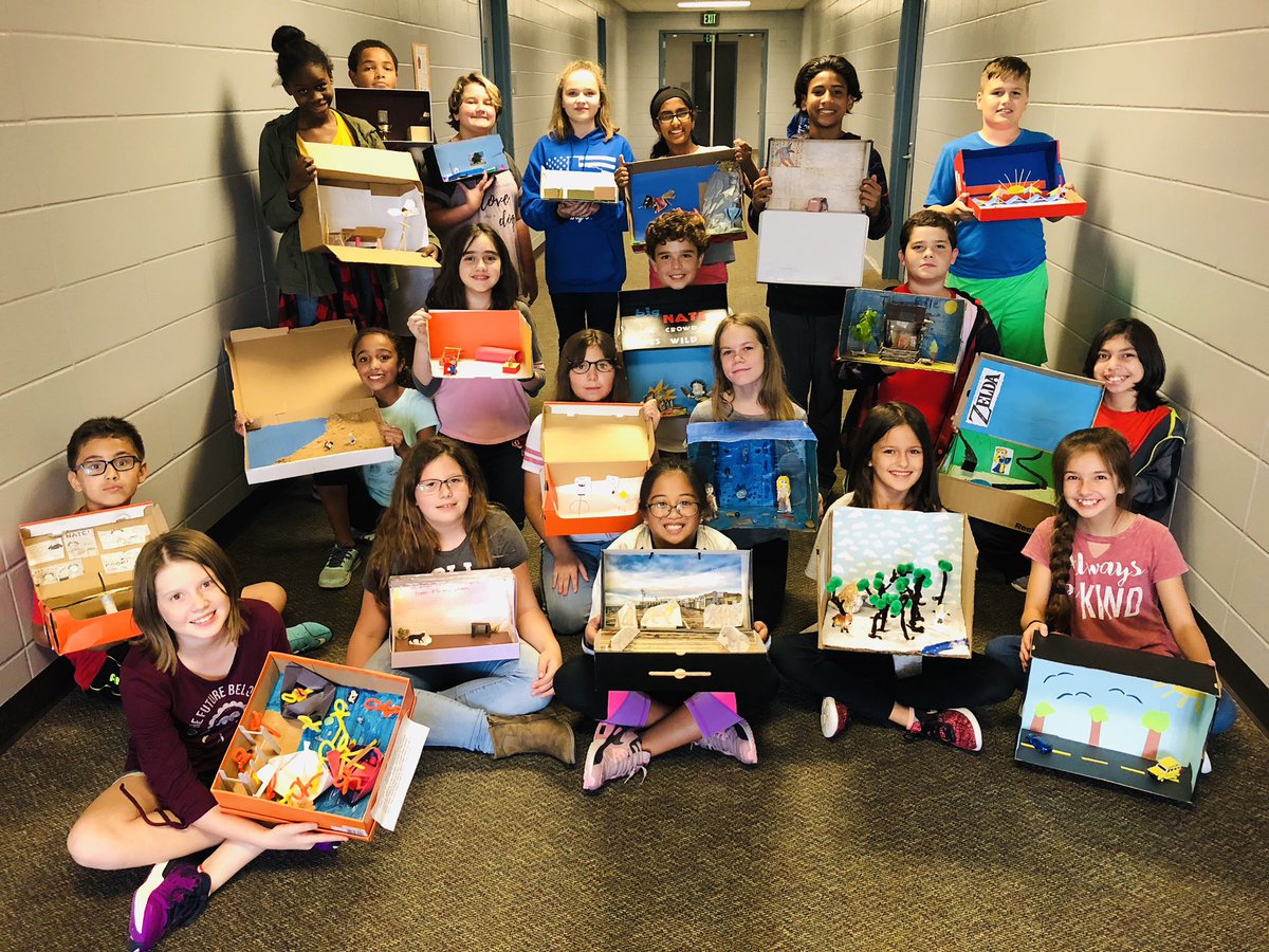 ClarkSoLit's tweet photo. How cool is this? Star students showing off their 3D scenes to creatively express learning. @HildebrandtKISD @KleinISD #readingrocks #creativegenius #starstudents https://t.co/QqE8XjKrf6