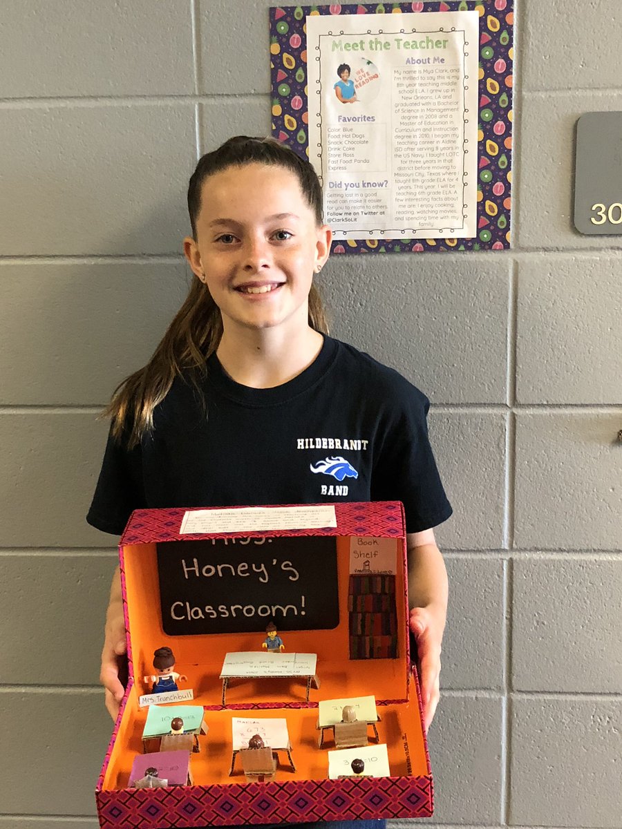 ClarkSoLit's tweet photo. How cool is this? Star students showing off their 3D scenes to creatively express learning. @HildebrandtKISD @KleinISD #readingrocks #creativegenius #starstudents https://t.co/QqE8XjKrf6