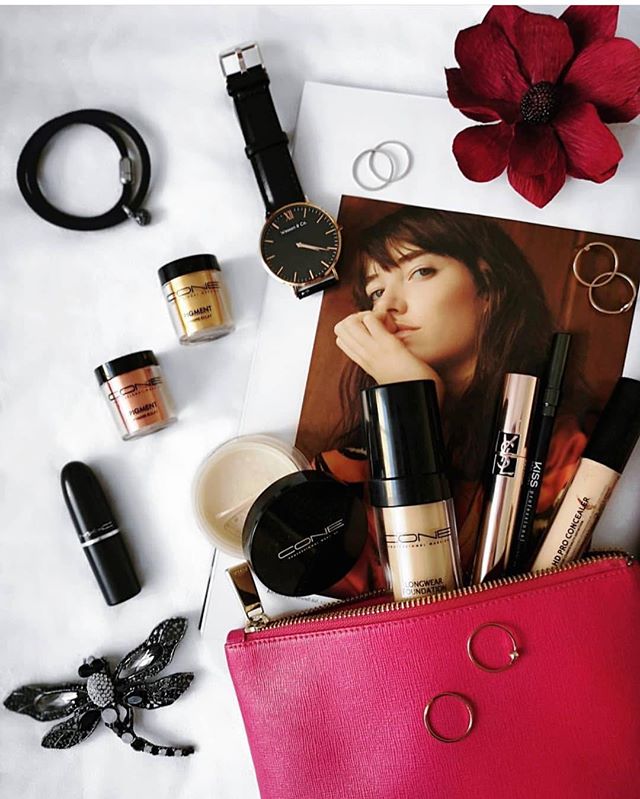 11ishofficial's tweet photo. Getting ready to take Monday head on with a couple of essentials 💄 | PC: georgianakristina #makeup #magazine #mondayessentials #beauty #makeupbag #jewelry #glatlay #mesh #watch #rosegold #mac #cone #ysl #influencer #mondaymotivation https://t.co/AqHHEt58gD