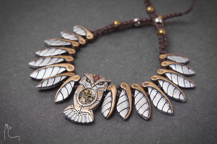 Did you know that owls are a big jewelry trend right now? We invite you to share (in the comments) jewelry you're making incorporating owls (or any other critter).
Nature inspired steampunk-esque necklace created by Vanillama Art. #jewelrydesigns #owljewelry