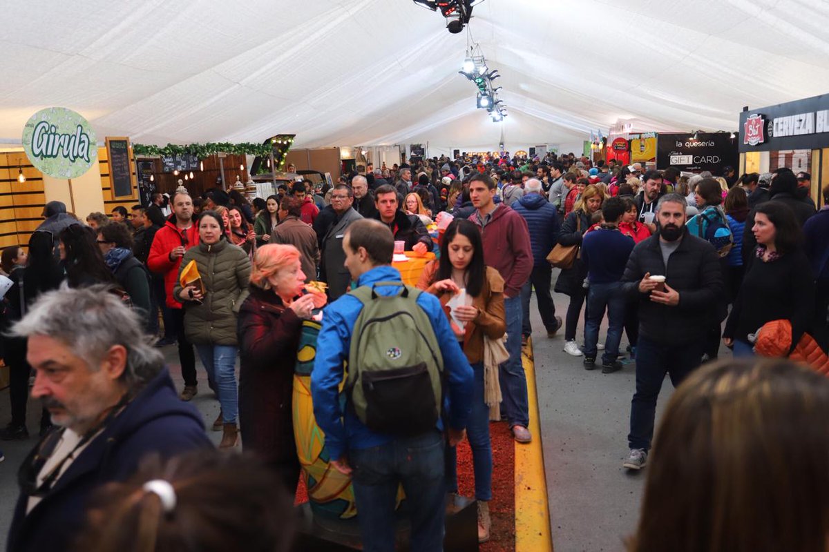 RioNegroTurismo's tweet photo. #FindeLargo 
Río Negro fue uno de los destinos más elegidos del país. En #Bariloche se contabilizaron más de 20.000 viajeros, con un promedio de ocupación del 70%. 
#Balc2018
#RioNegroTienetodo https://t.co/vEHqYoa8GW