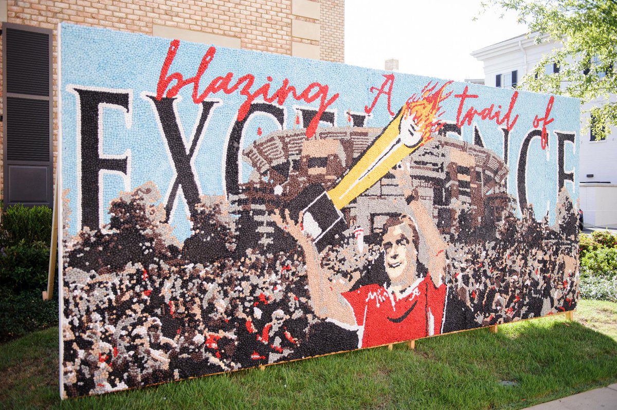 UofAlabama's tweet photo. From community service to lawn decorations to the parade – and the game! – the 2018 Homecoming week was a blast!! 🎉
https://t.co/F8m2RaSOV3 🐘🏈 https://t.co/qRbV60j9R8
