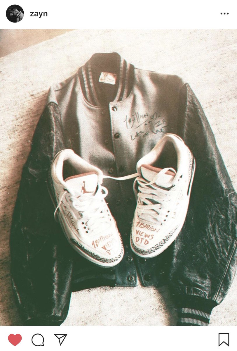 AngelaxHoran's tweet photo. Zayn が.... Zaynが.....
1D時代の服を投稿しました😭😭😭😭😭

『1Dの頃からの... これを何人かのファンへ送ったよ😎』

なんとこの洋服と靴をラッキーなファンへ送ったみたいです!!!! 🎁😳😳😳 https://t.co/Nz7qld4ktq