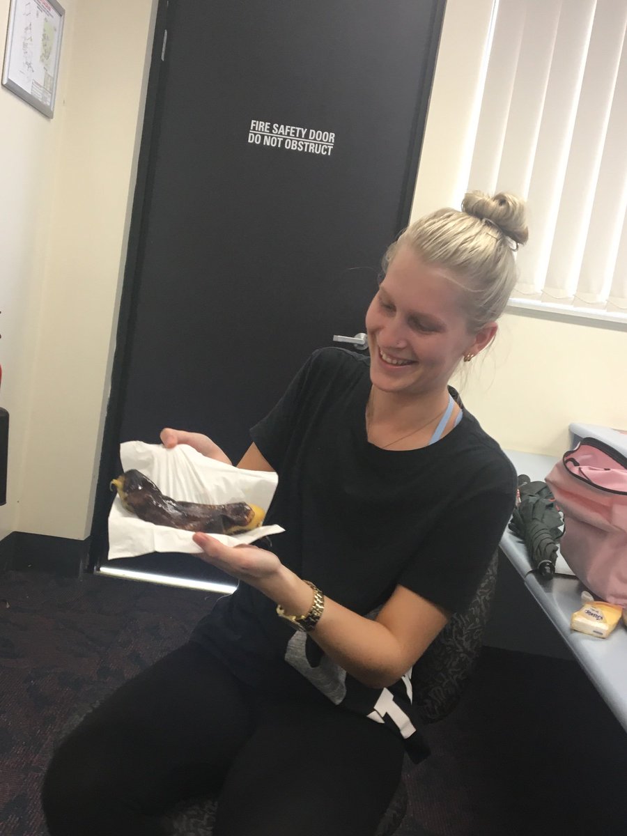 BlackshawEmily's tweet photo. #ACUedbris #COMM140 
When @maddisonadams31 finds this in her bag during tutorials. How long has that been in there for Mads? 🤔😂🍌🤢 

@BriannaCoggan @Cassielw93 https://t.co/BhtQYmtXZT