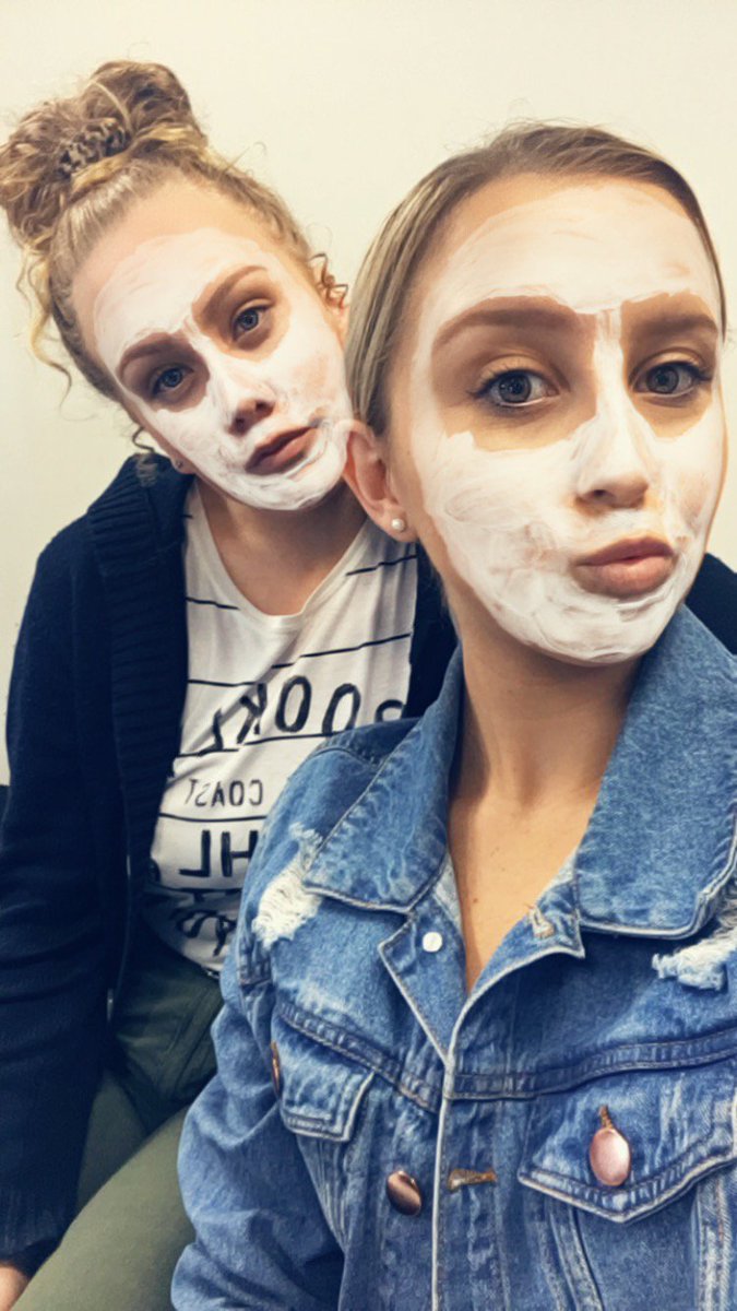 BlackshawEmily's tweet photo. #ACUedbris @BriannaCoggan playing around with Snapchat... #technology #crazyfilters #applications 👍🏼🤳🏼 https://t.co/jvQH3AVYOZ