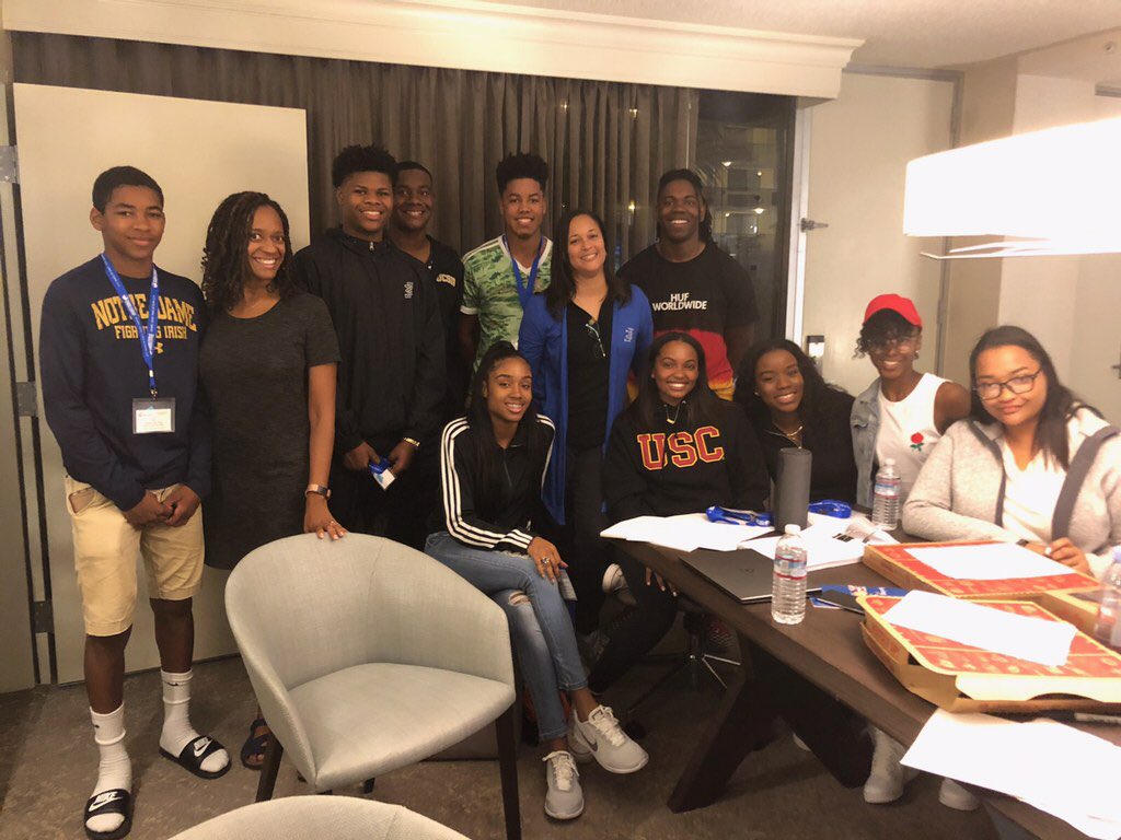jjfwrteens's tweet photo. Hey Fabulous Far West Teens! We are your 2018-19 Far West Regional Teen Board! We can’t wait for the rest of this program year with you all! We hope you enjoyed this past Saturday’s Southern Area Work Day. https://t.co/KWjk1NqHWG
