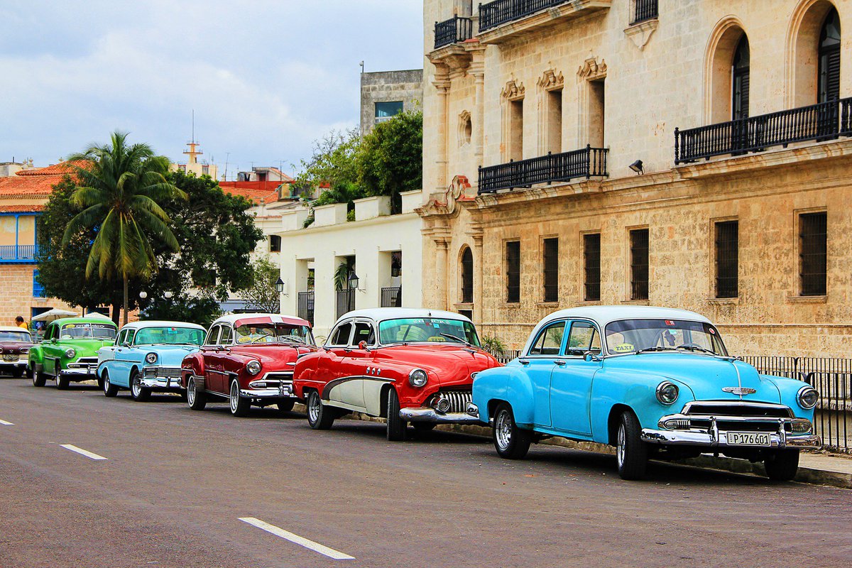 trekuba's tweet photo. La agencia #TREKUBA ofrece un amplio recorrido por los lugares turísticos más importantes de La Habana Vieja y La Habana Moderna. Síguenos para recibir grandes ofertas. https://t.co/4qH8C6b0Ch