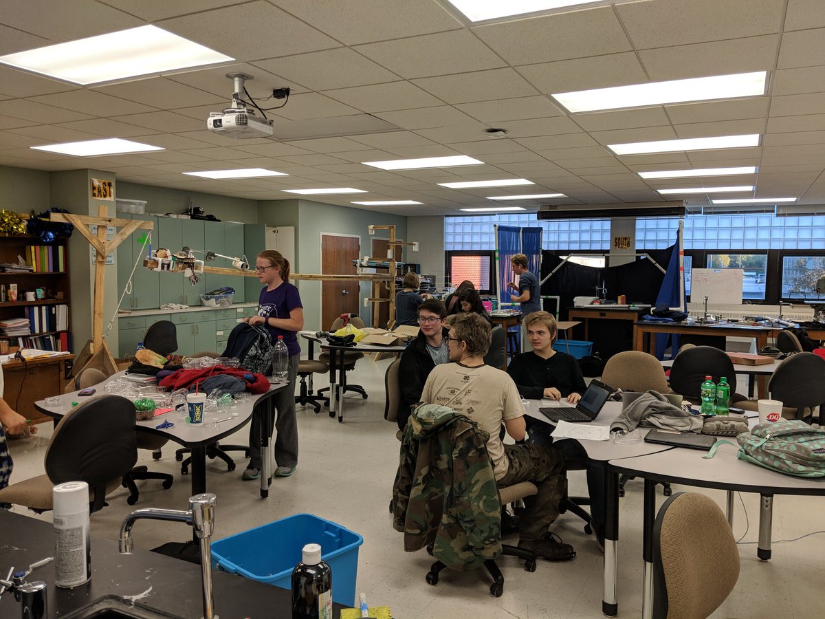 BravesBEST's tweet image. Game Week Chaos

#Thanks2BESTRobotics 
#kansasbest 
#CurrentEventsBESTRobotics 
#BESTRobotics25Years