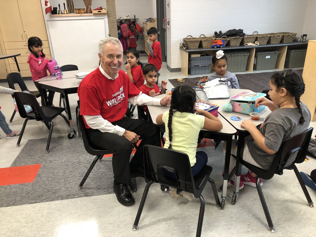 MrsMM15's tweet photo. First day in our new school and Mr. Pontes came to visit our class, after the grand opening. @TonyPontesPS @PeelSchools #TPPSFirstday https://t.co/mMB4cYLmvP