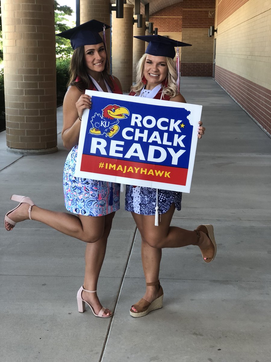 _samlinville's tweet photo. happy bday to my BEST FRIEND!!!! from preschool to college, i’m so thankful to have a friend like you always by my side!!! let’s cele tonight🤩💗 https://t.co/dHKj5g83Or