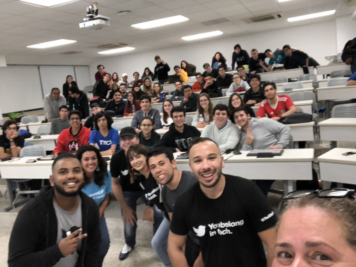 elda_quiroga's tweet photo. This pic is not going to be as famous as “the @Oscars selfie” but it was taken at @TecdeMty during a @TwitterU presentation https://t.co/UJ0gM1dwT0
