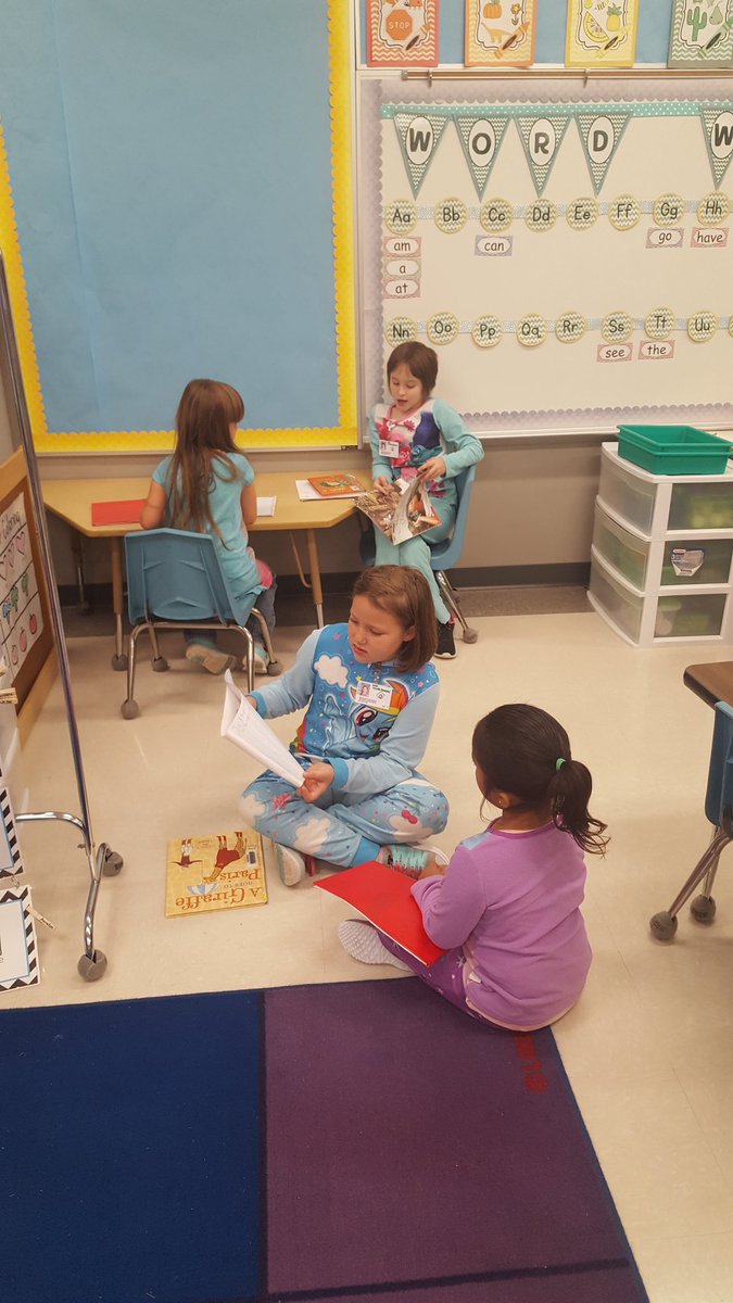 hrobinsonD32's tweet photo. Reading our opinion books we made to our kindergarten friends! #buddyroom #pesD32 https://t.co/EfFJUf0ngZ