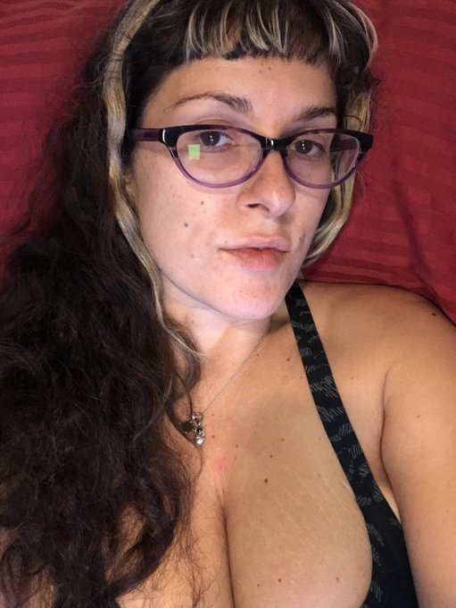 Online for a bit while I apply for unemployment and new jobs. You can unleash the ladies for 60 tokens<a href="/tag/bigboobproblems"class="tags"><span>#bigboobproblems</span></a>