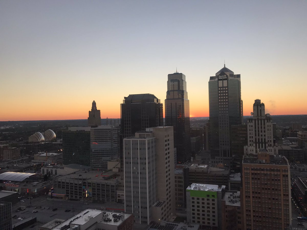KansasCity's tweet photo. Have a good evening, Kansas City! https://t.co/ktAUVV5zCT