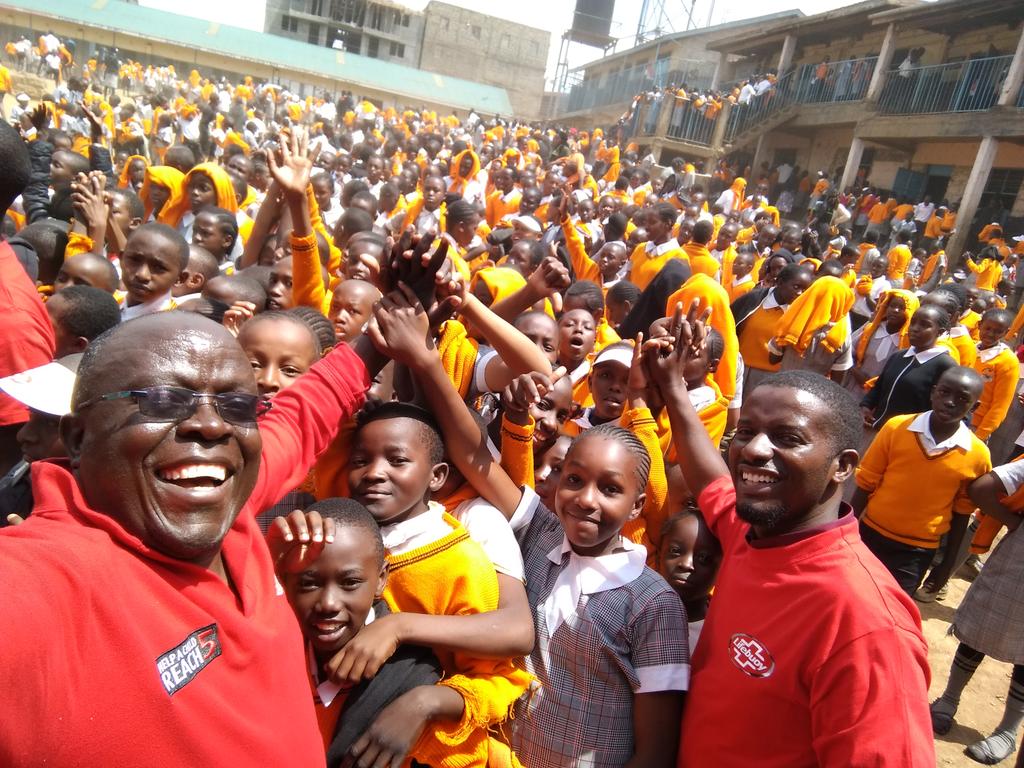SamuelOsoro4's tweet photo. Global Handwashing Day celebrations as we teach the children the importance of handwashing and how to wash hands properly with soap to eradicate communicable diseases. #Hi5ForHandwashing,#SWP2018, #LifebuoyKenya,#HelpAchildReach5 https://t.co/JMIOH5syId