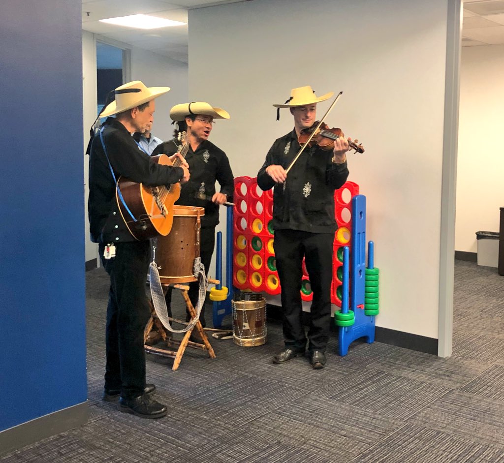 Monday morning contest celebration in Downtown Seattle! Congrats to all of our first timers! <a href="/TracyStine/">Tracy Stine</a> <a href="/TEKSeattleDT/">DTSeattle TEKsystems</a> #wintheday #doublethecrew